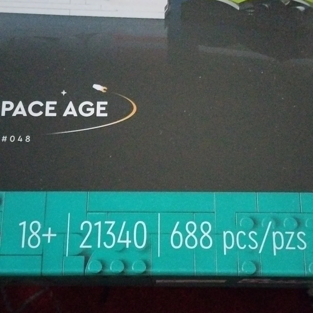 Lego Ideas 21340 Tales of the Space Age Building Set